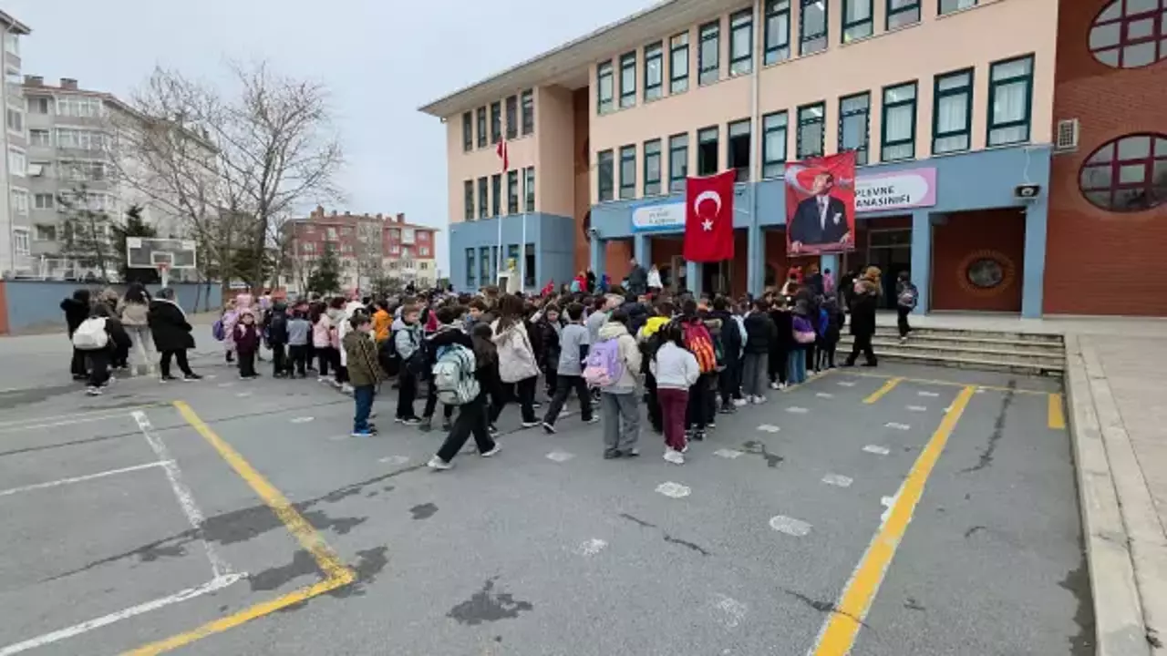 Ara tatil sona erdi, okullarda ders zili yeniden çaldı