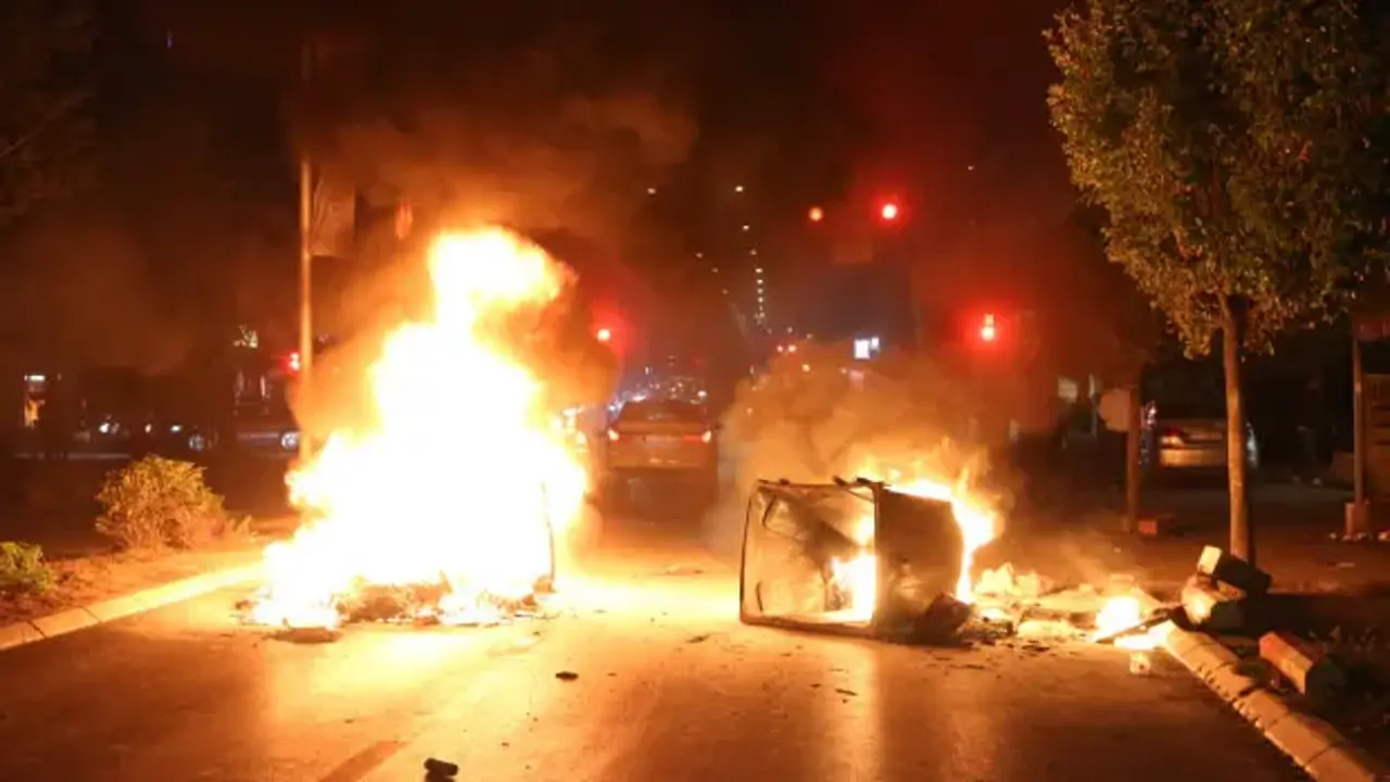 Kosova'da UÇK gerginliği! Sokaklar ateşe verildi
