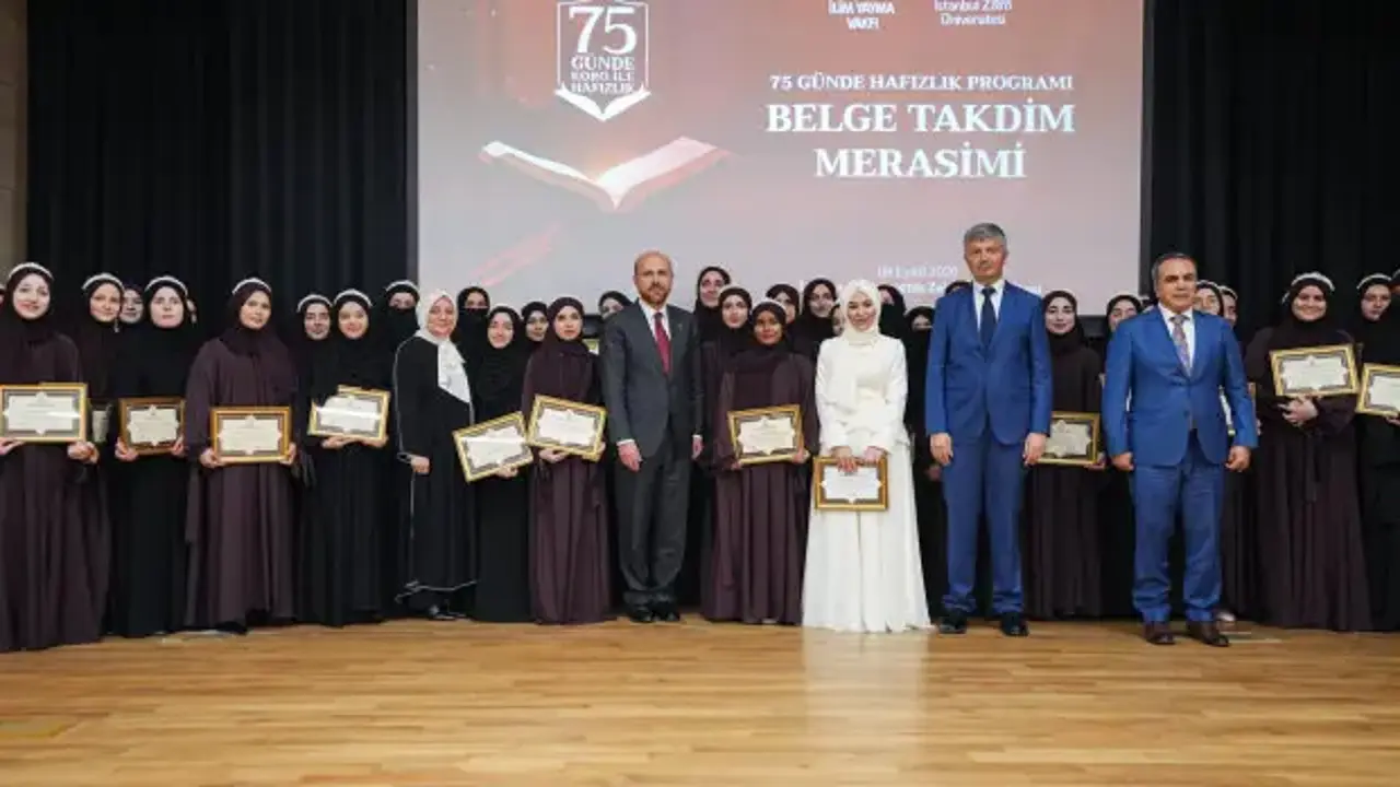 40 kız öğrenci 75 günde hafızlık belgelerini aldı