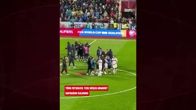 A milli takım oyuncusu Abdülkerim Bardakcı'dan Priştinede alkışlanan centilmenlik örneği