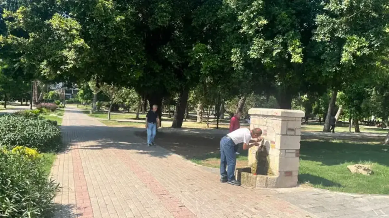 Adana kavruluyor! Termometreler 33 dereceyi gösterdi, vatandaş isyan etti!