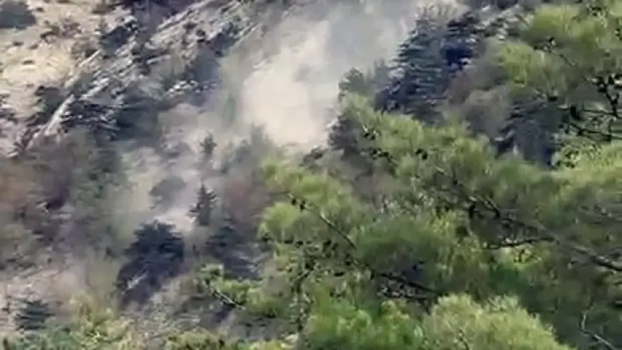 Adana'da deprem sırasında korkutan görüntü! Kaya kütlesi koptu