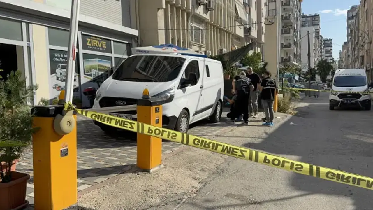 Adana'da silahlı saldırıya uğrayan esnaf hayatını kaybetti