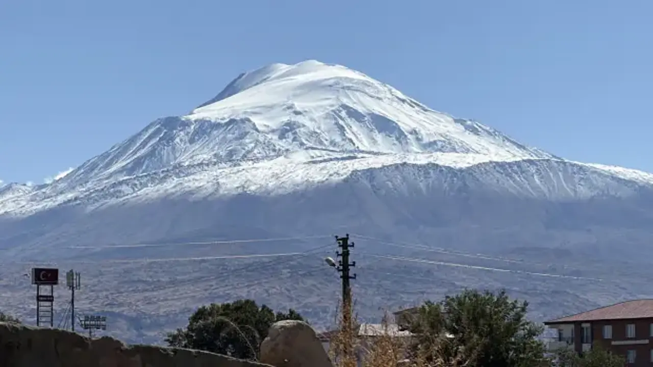 Ağrı Dağı beyaza büründü