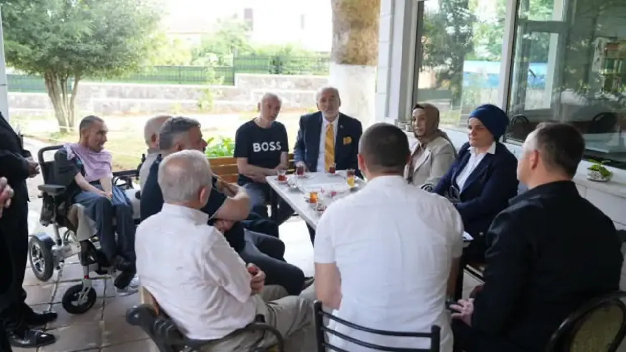 AK Partili milletvekilleri İstanbul'un nabzını sahada tutuyor