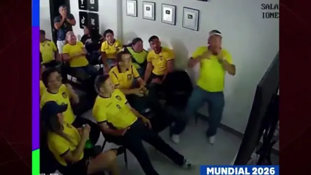 Almanya maçında gol bildirimini erken alan Ekvadorlu taraftar yerinde duramadı