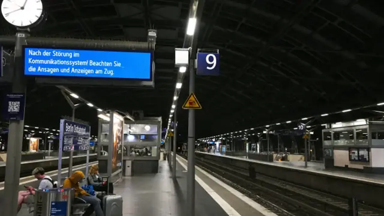 Almanya'da ülke genelinde tren seferleri durduruldu
