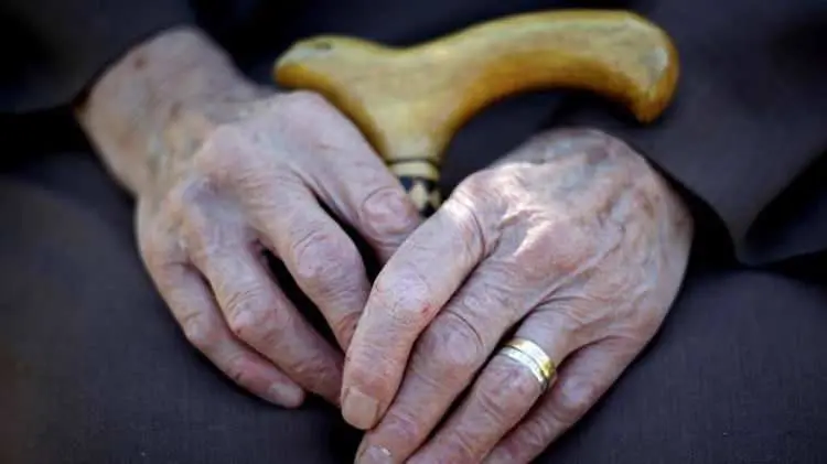 Avrupa ülkesi erken emekliliğe veda ediyor. Ücretlerden yeni kesinti kararı