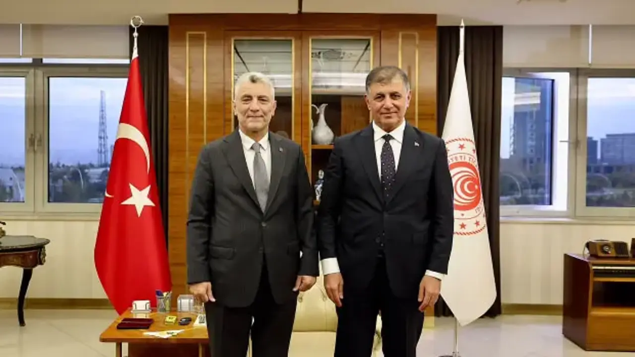 Bakan Bolat'tan Cemil Tugay paylaşımı! İzmir'in ekonomik geleceği için iş birliği mesajı