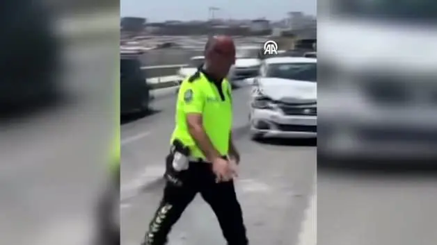 Bakan Çiftçi’den avuç avuç toprak taşıyan polise teşekkür: 'İyi ki varsınız'