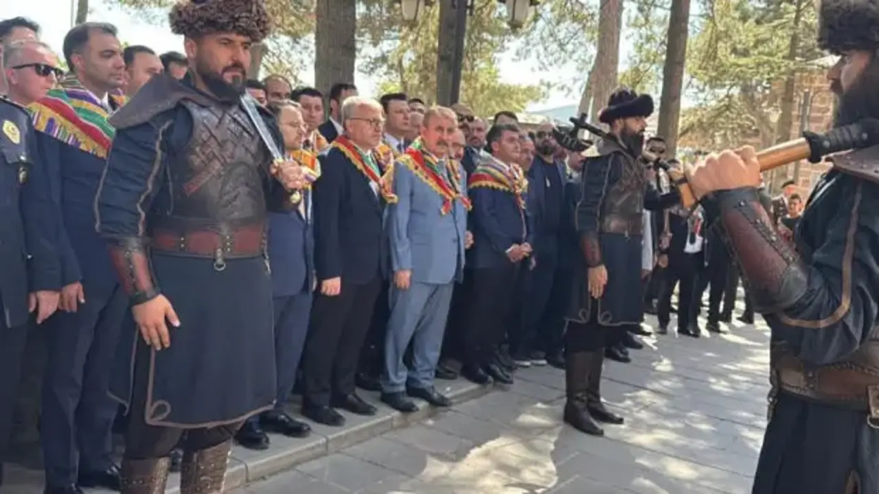 Bakan Gürlek, Ertuğrul Gazi Türbesini ziyaret etti