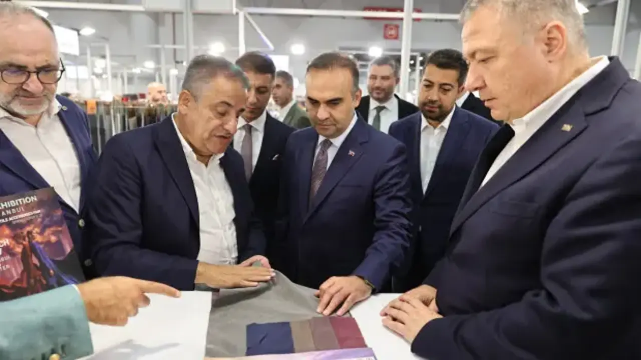 Bakan Kacır'dan Texhıbıtıon İstanbul Kumaş, İplik ve Tekstil Aksesuarları Fuarı’nı ziyaret