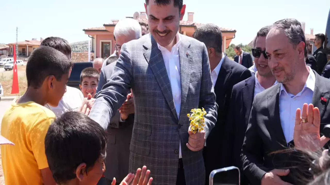 Bakan Kurum'dan milli maç öncesi Zey Köyü'nden anlamlı paylaşım