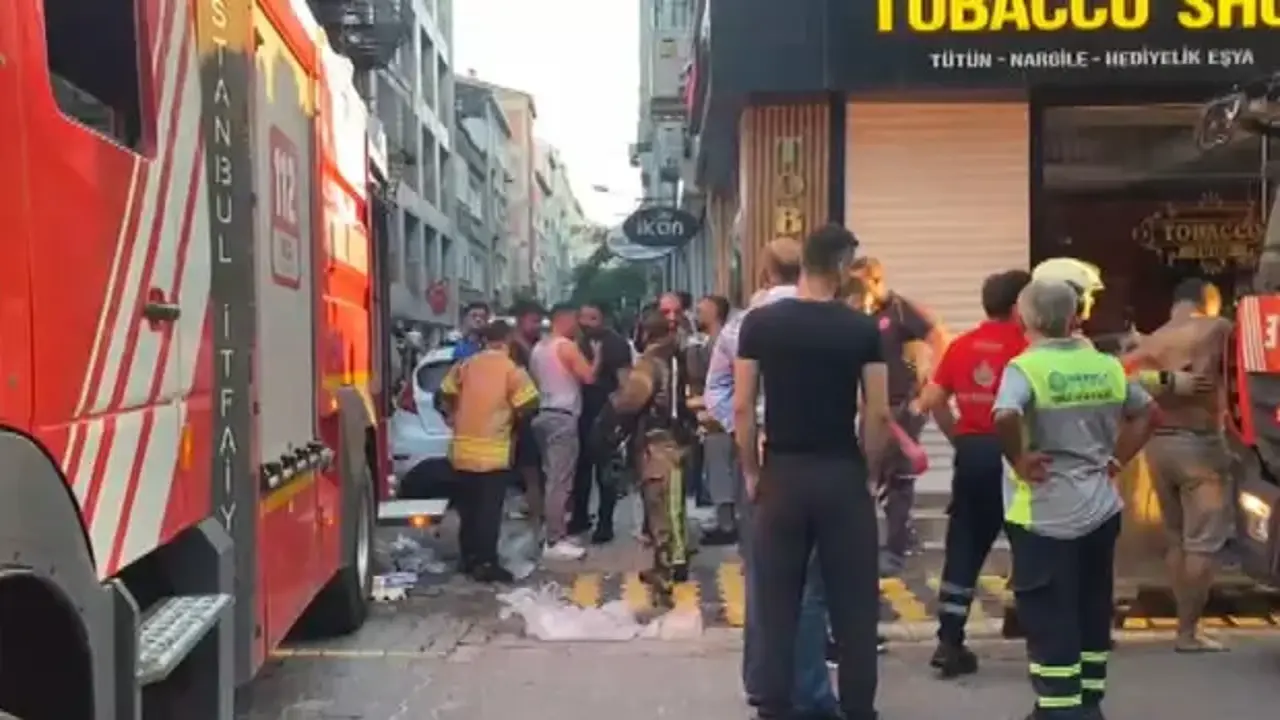 Bakırköy'de 6 katlı otelde yangın! Çok sayıda yaralı var