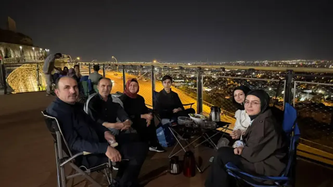 Başkan Altay, Palye Kafe'de Konyalılarla sohbet etti!