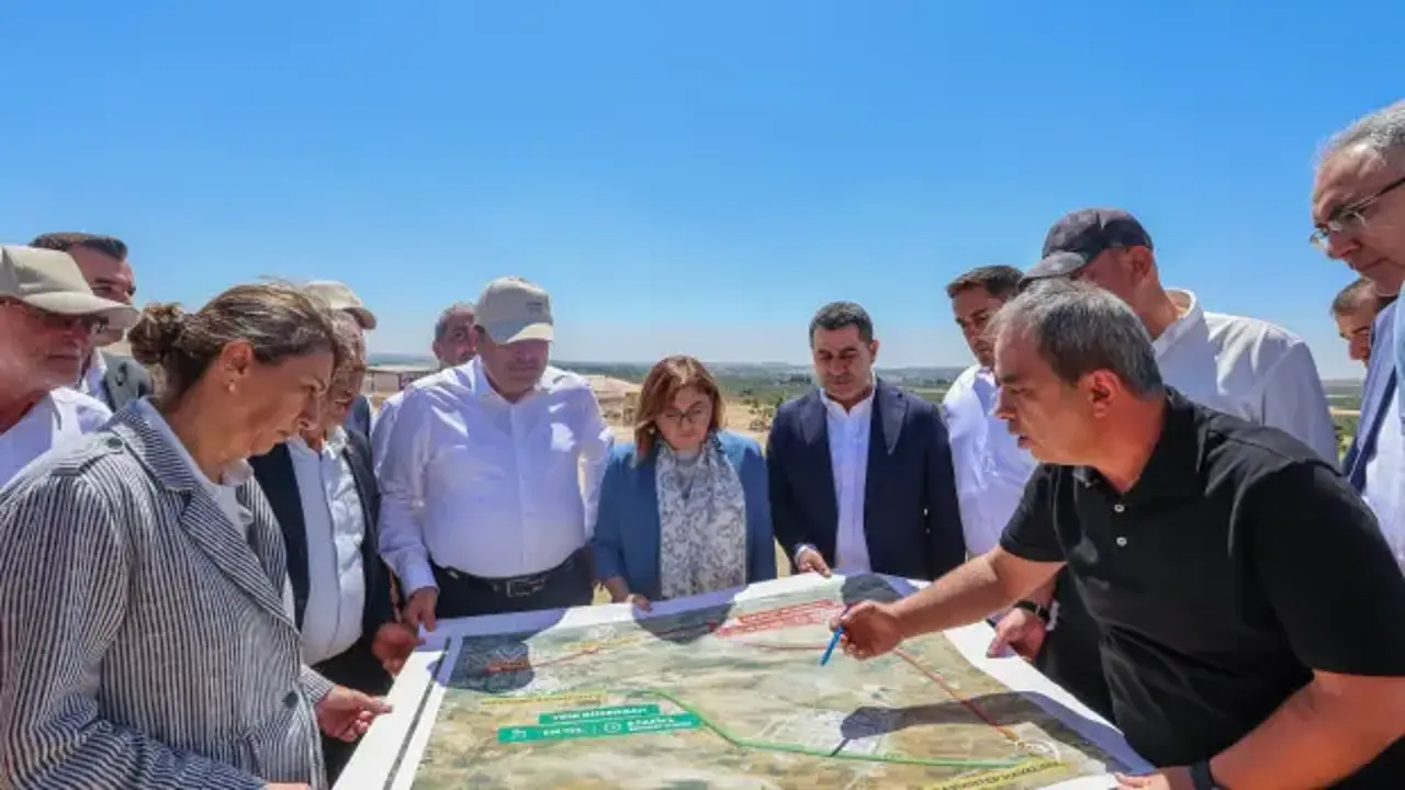 Başkan Fatma Şahin, Mavikent-Havalimanı Yolu çalışmalarını inceledi