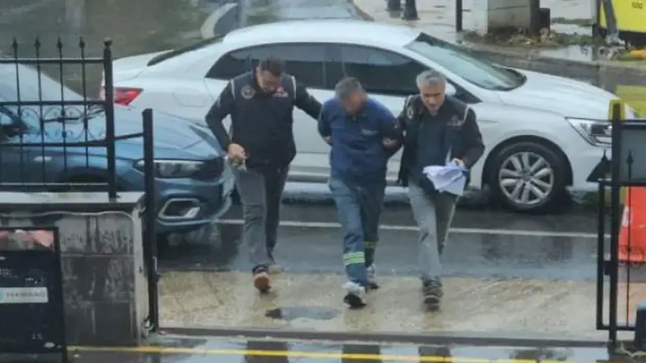 Bayrak provokasyonunun altından kendisi çıktı! 'Vatan hainleri' diyerek paylaşım yaptı