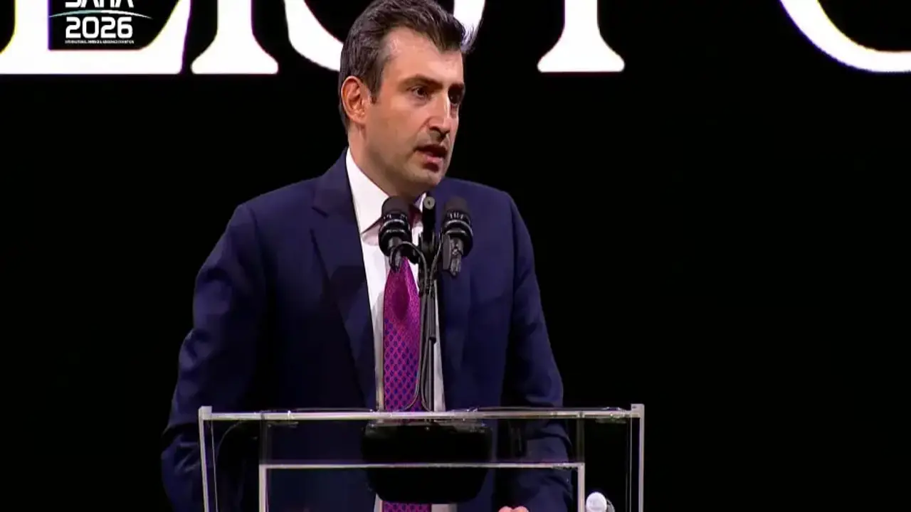 Bayraktar'dan SAHA 2026'da teknokapitalizm uyarısı ve milli yapay zeka manifestosu