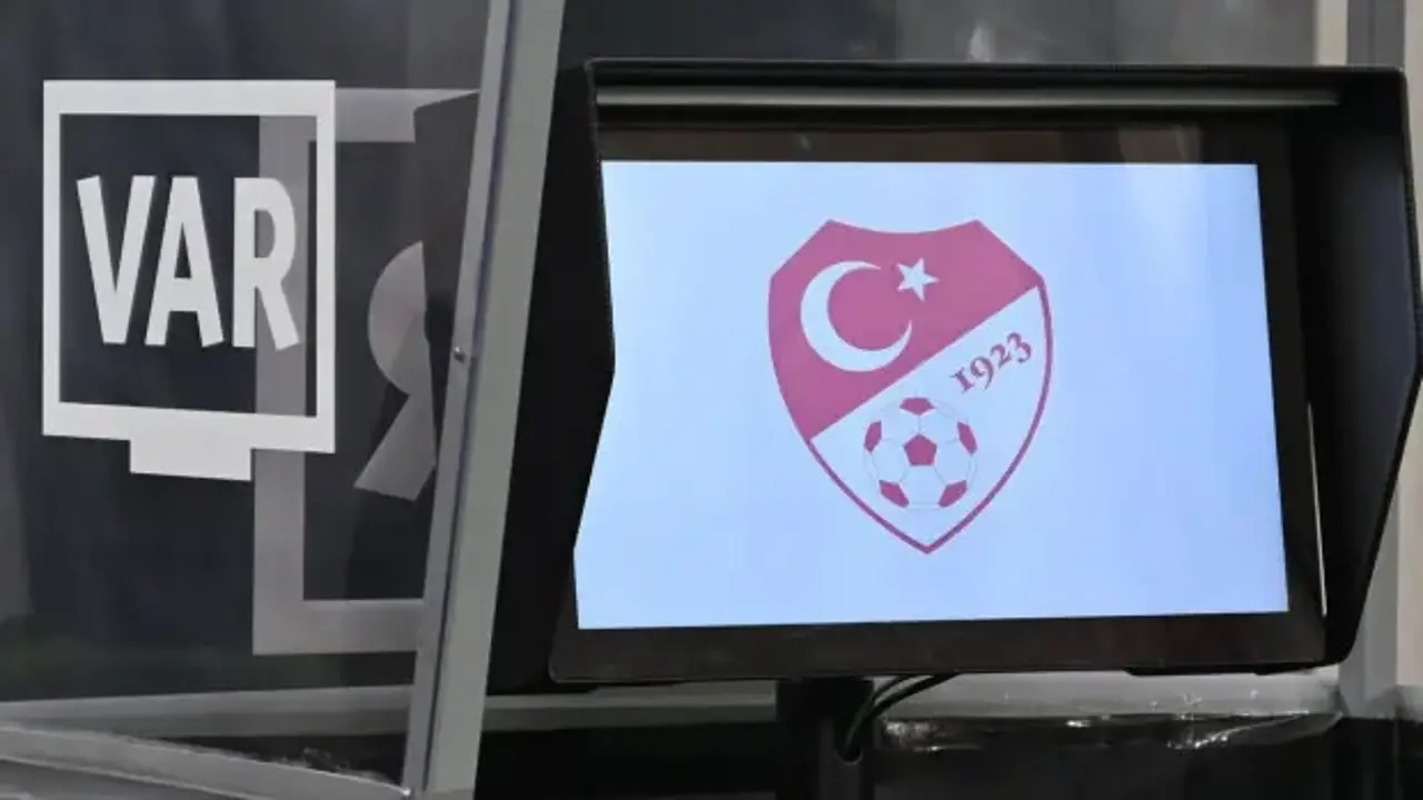 Beşiktaş'a İskoç hakem! İşte günün VAR ve AVAR hakemleri