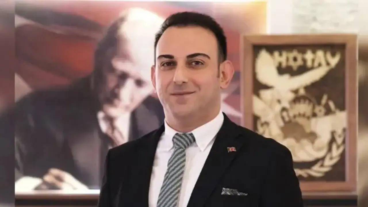 Bir belediye başkanı daha Yeni Parti'ye geçti! CHP'den istifa etti