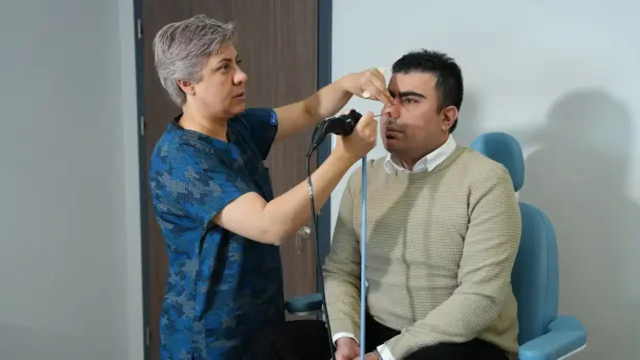 Boğazına yerleşen tümör nefesini kesmişti: İki ameliyatla hayata döndü