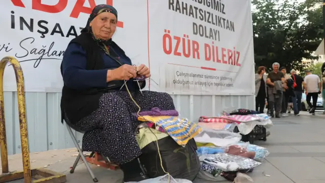 Boyu uzun diye okula göndermediler! 66 yıldır el işi yaparak geçiniyor