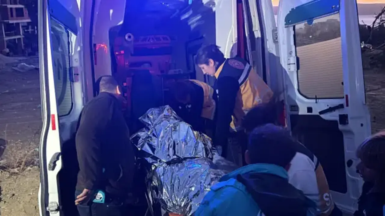 Çanakkale'de toprak altında kalan 2 işçi kurtarıldı