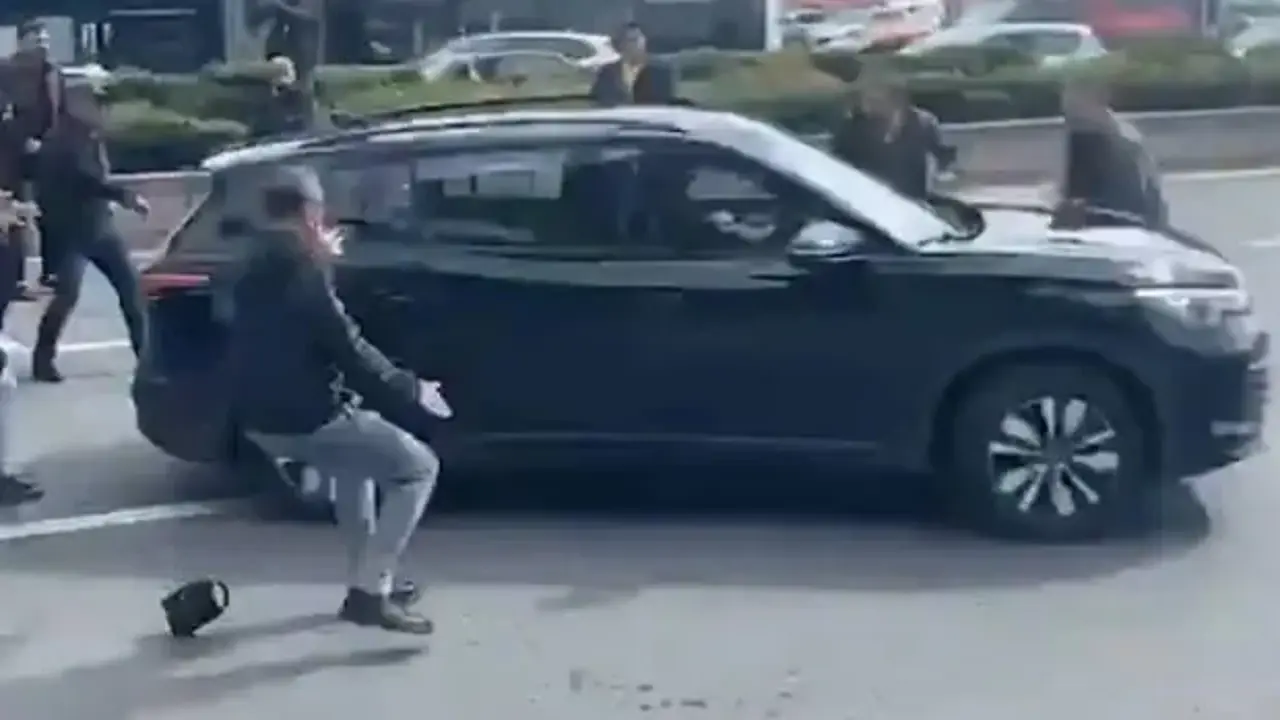 CHP Genel Merkezi önünde kalabalığa dalan araç kime ait? İddialar şoke etti