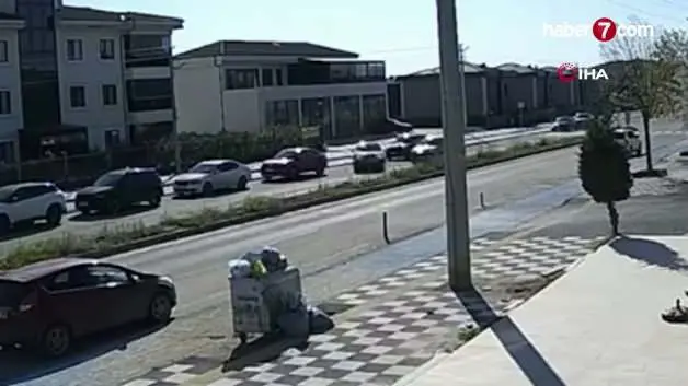 Çorlu'da feci kaza: 25 metre takla atan araçta 5 kişi yaralandı