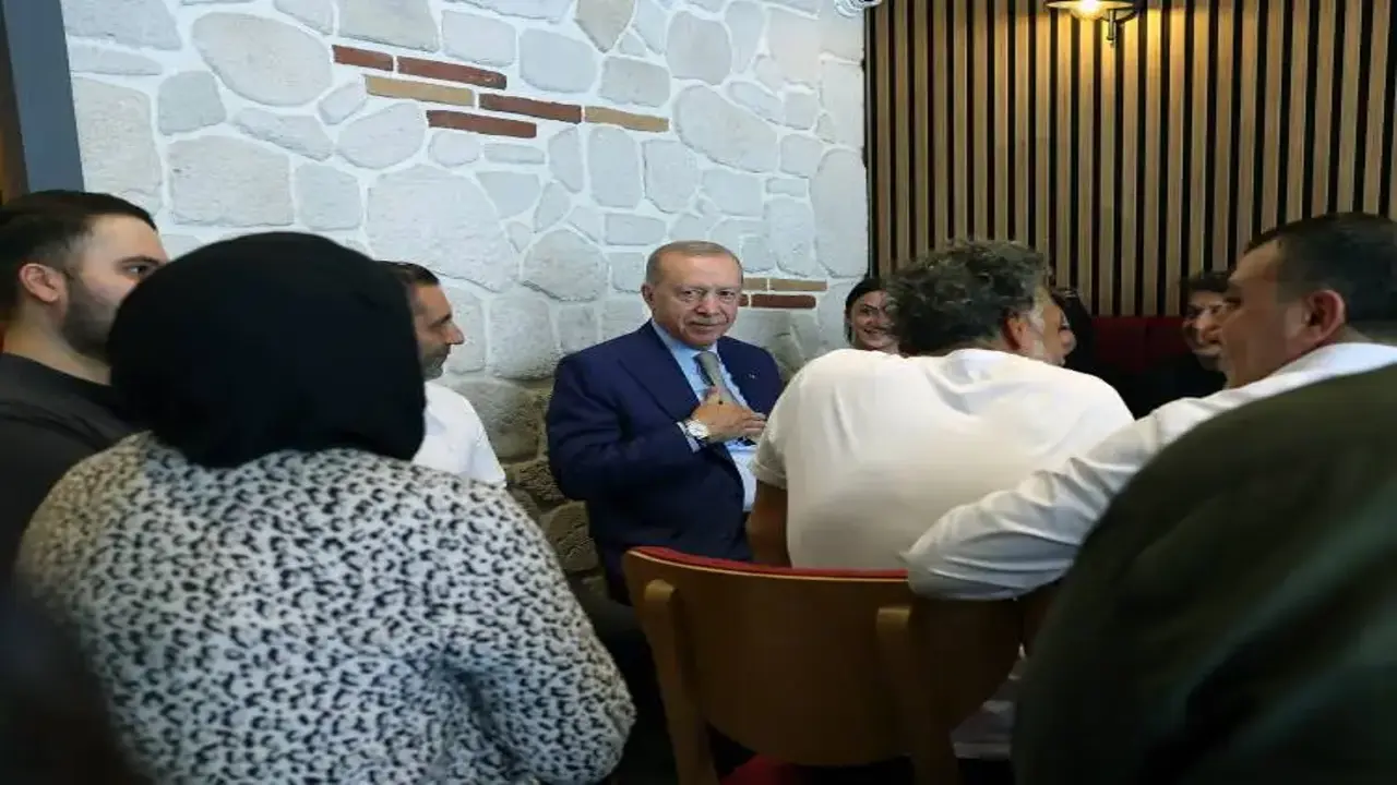 Cumhurbaşkanı Erdoğan Üsküdar'da esnafı ziyaret etti