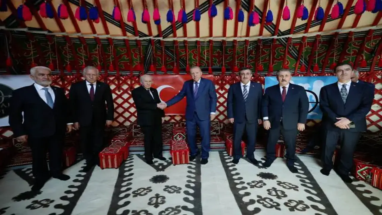 Cumhurbaşkanı Erdoğan ve Devlet Bahçeli Ahlat Selçuklu Kabristanı'nda