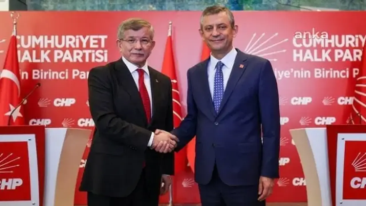 Davutoğlu'ndan Özgür Özel'e 'küçük parti' iması: Yolun sonuna geldik