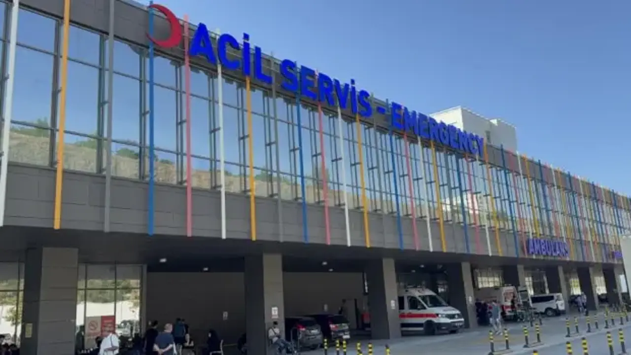 Demir çelik fabrikasının fırın kontrol odasında patlama: 2 yaralı