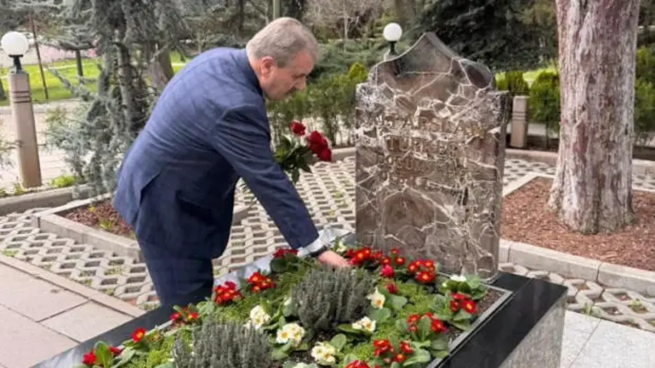 Destici'den Alparslan Türkeş mesajı