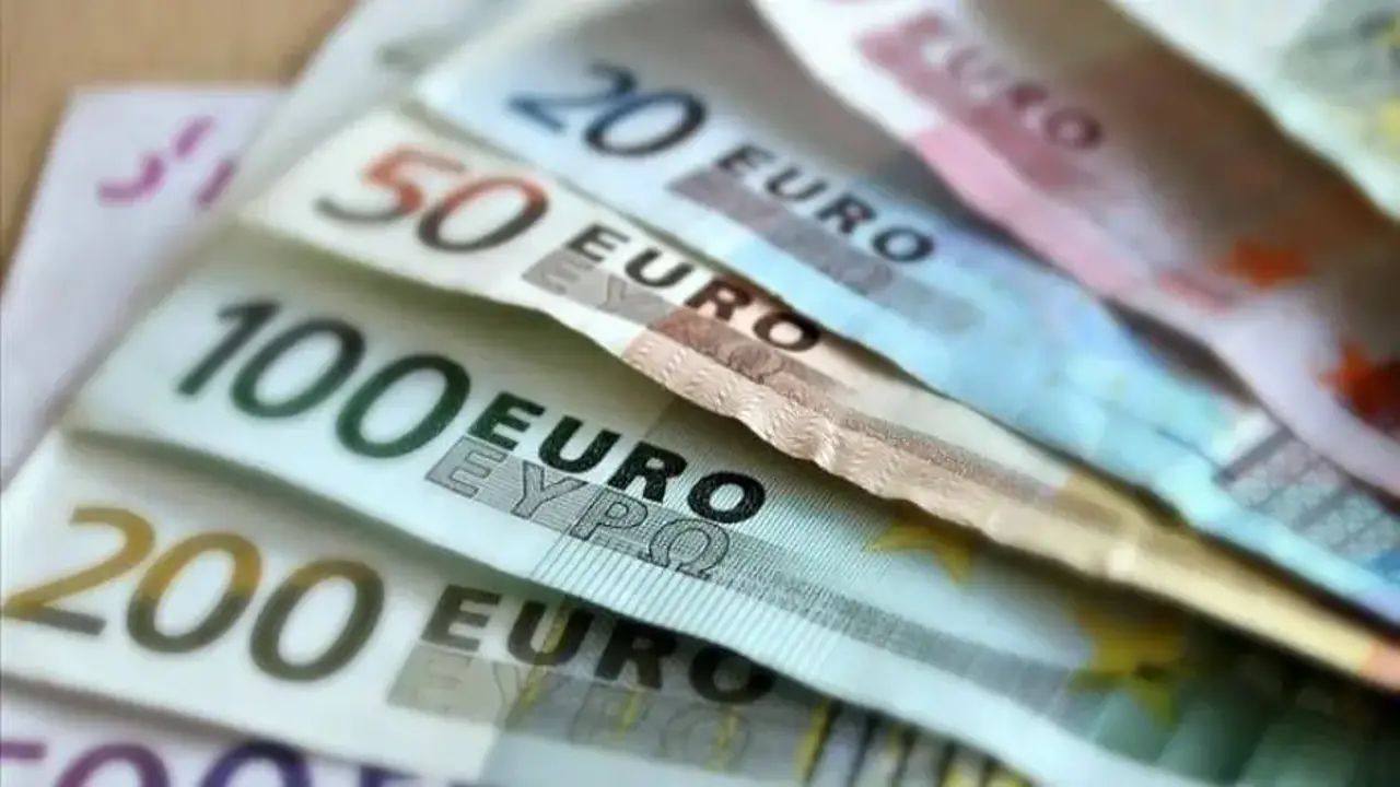 Dolar ve Euro'da kaç TL oldu? İşte günün ilk rakamları...