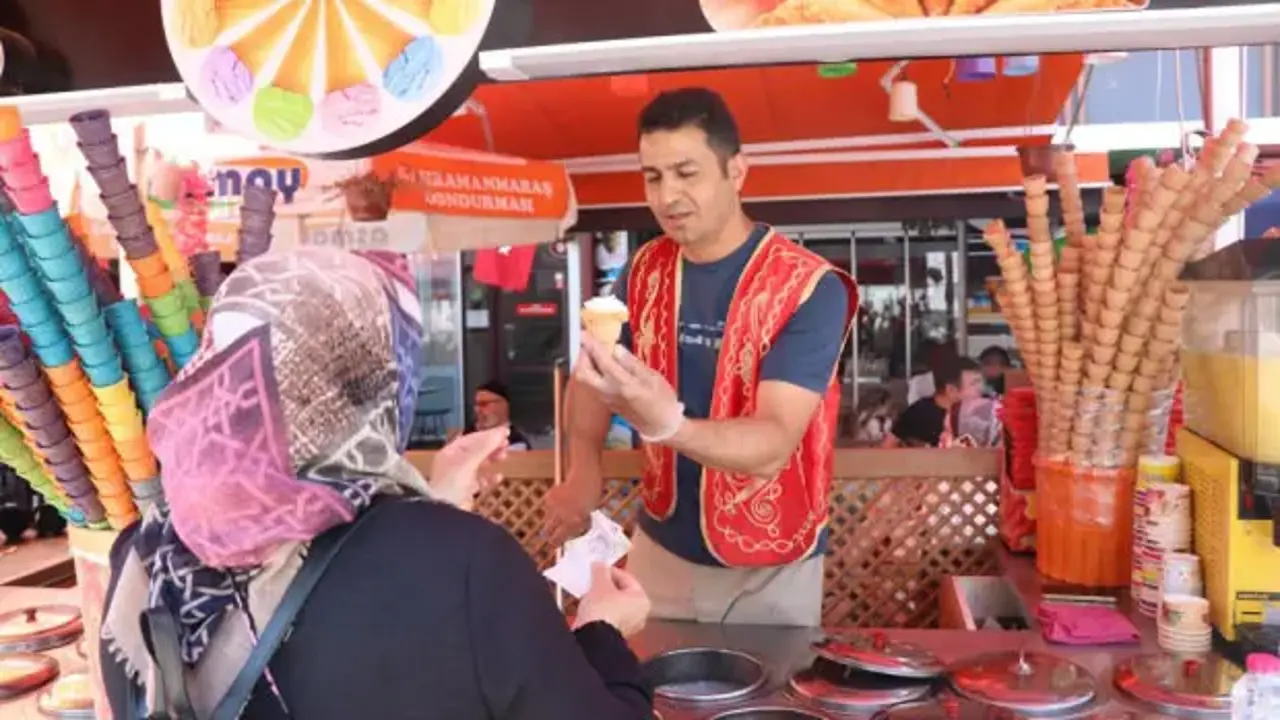 Dondurma satışları arttı! Topu 50 TL