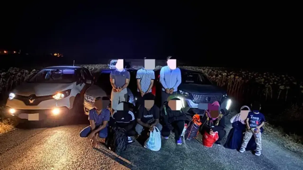 Edirne’de durdurulan araçlarda 7 kaçak göçmen yakalandı