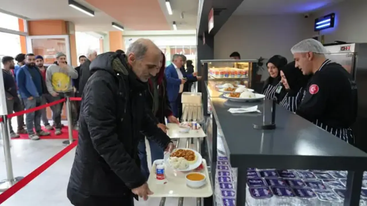 Ekmek 10 tl, yemek 55 tl, 20 bin emekliye 250 milyon TL destek