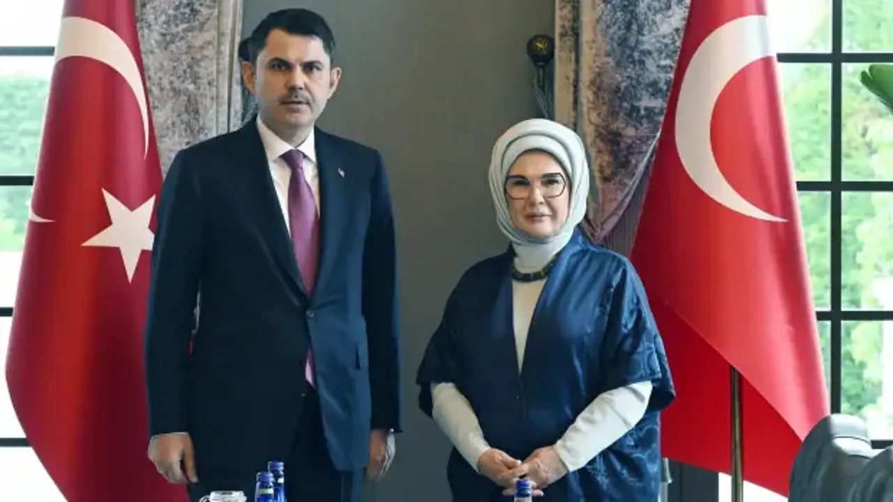 Emine Erdoğan, Bakan Kurum ile görüştü