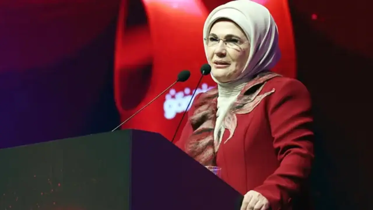 Emine Erdoğan: Onlar varsa karanlık yoktur