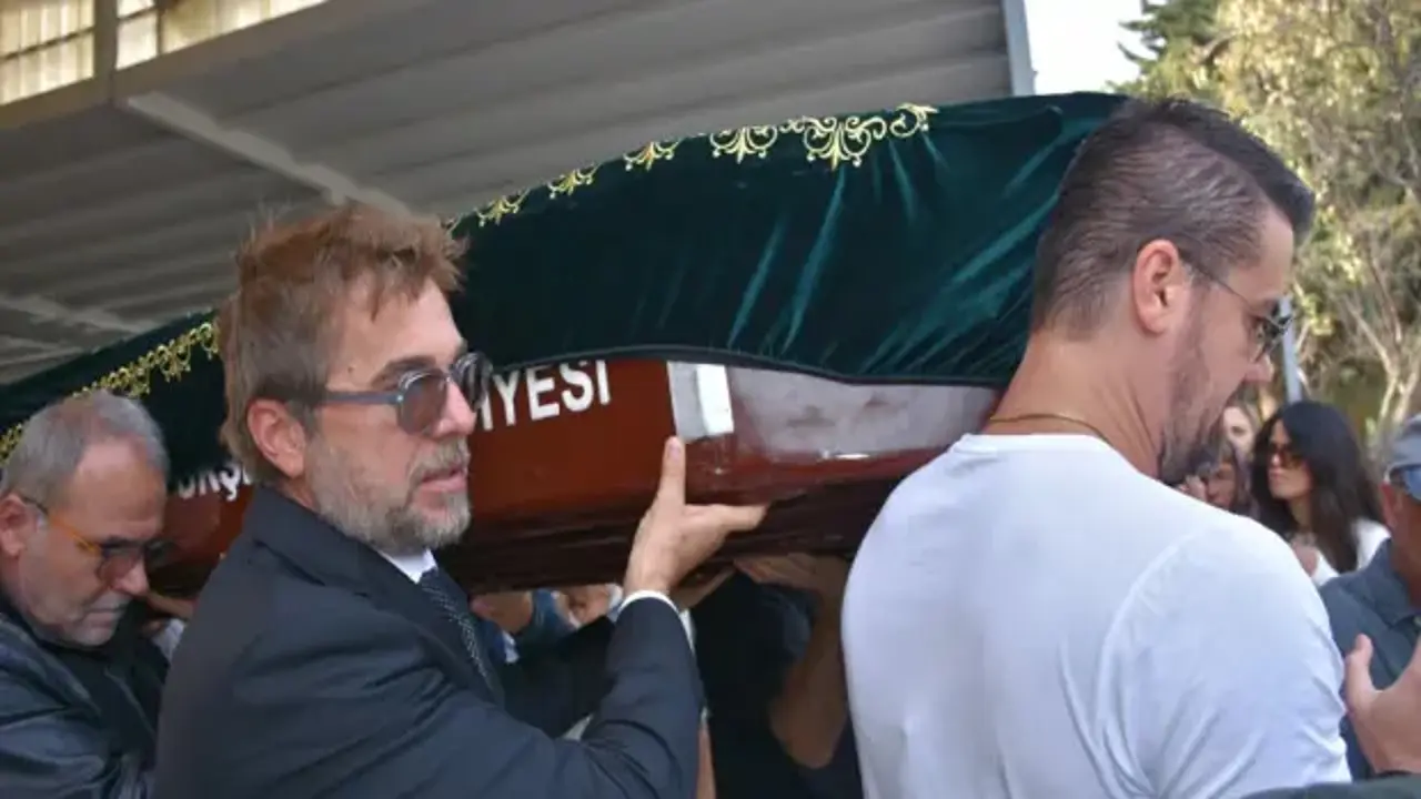 Engin Altan Düzyatan'ın babası son yolculuğuna uğurlandı