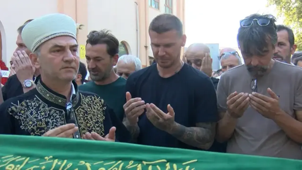 Eski milli futbolcu Serdar Aziz'in acı günü