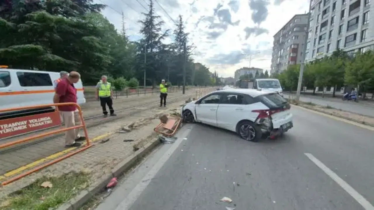 Eskişehir'de trafik kazası: Anne ve 4 yaşındaki kızı yaralandı