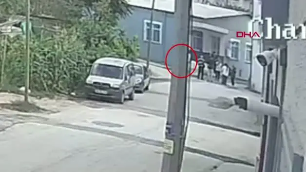 Ev sahibi dehşet saçtı: Tüfeği alıp balkondan kiracısını vurdu