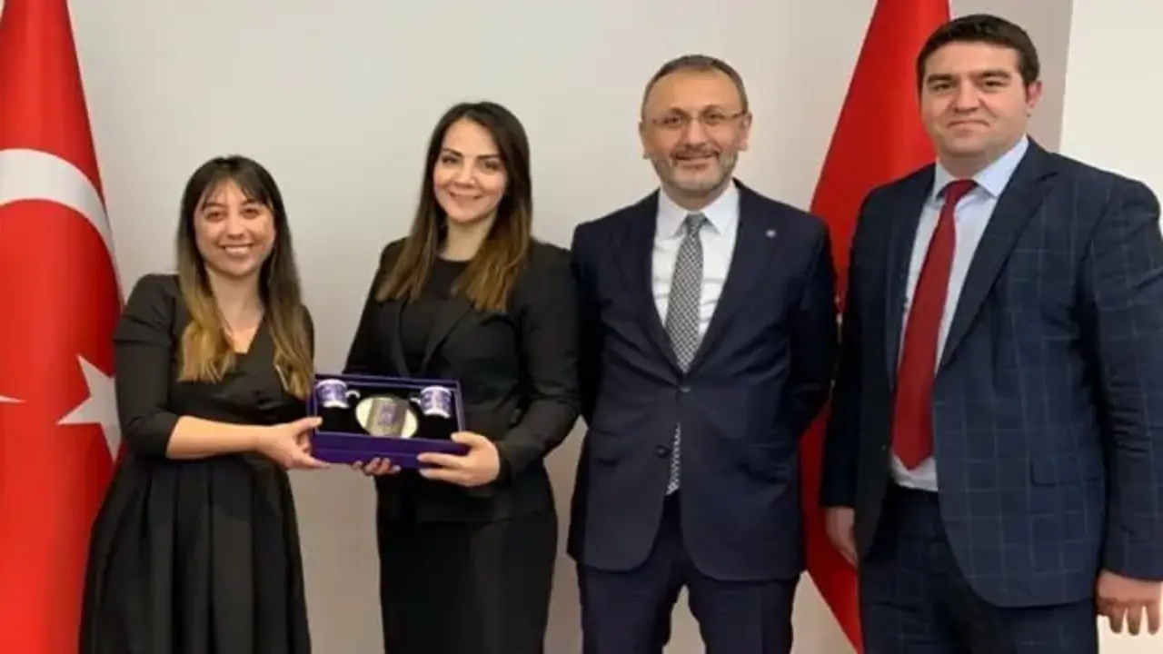 Eyüpsultan Belediyesi'nde 'gölge özel kalem'e 297 bin lira maaş