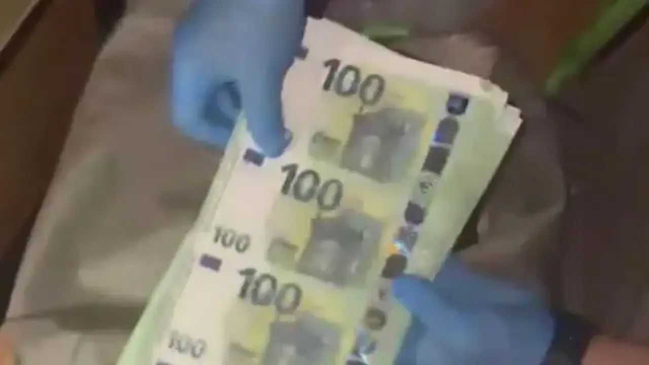 Fatih’te operasyon! Deste deste ele geçirildi