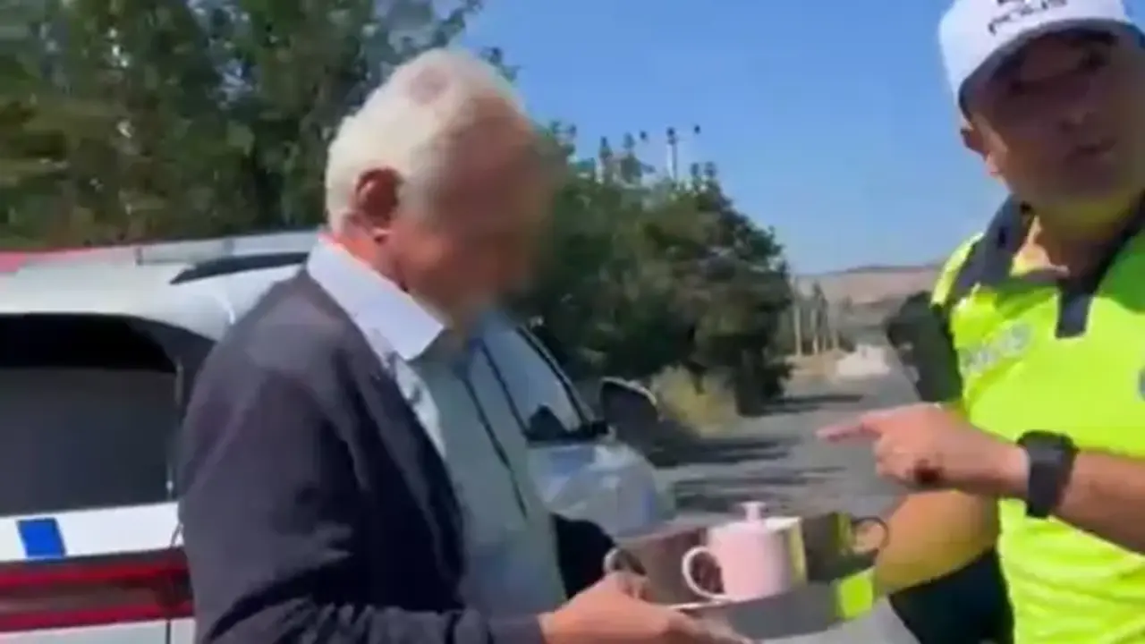 Fazla yolcuyu gizlemeye çalıştı! Eşini yolda bırakan adama gülümseten ceza!