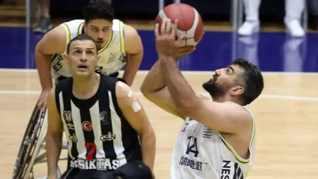 Fenerbahçe Beşiktaş karşısında finalde 1-0 öne geçti!