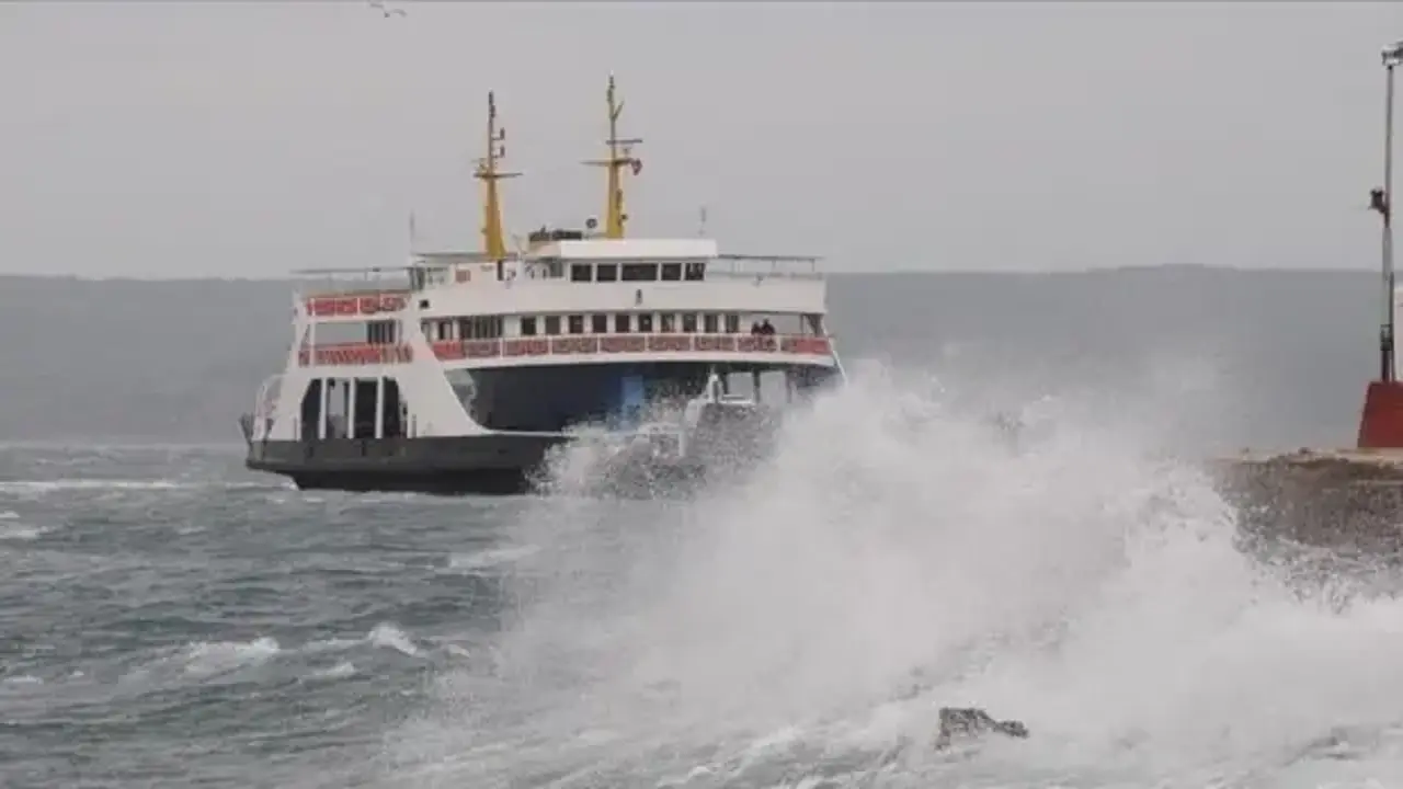 Feribot seferlerine fırtına engeli: Seferler iptal edildi!