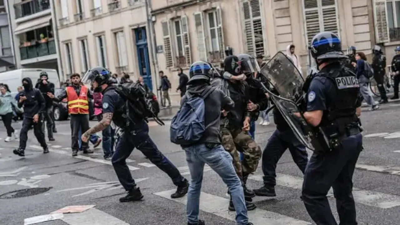 Fransa'da kritik gün: 70 bin polis ve jandarma sahada